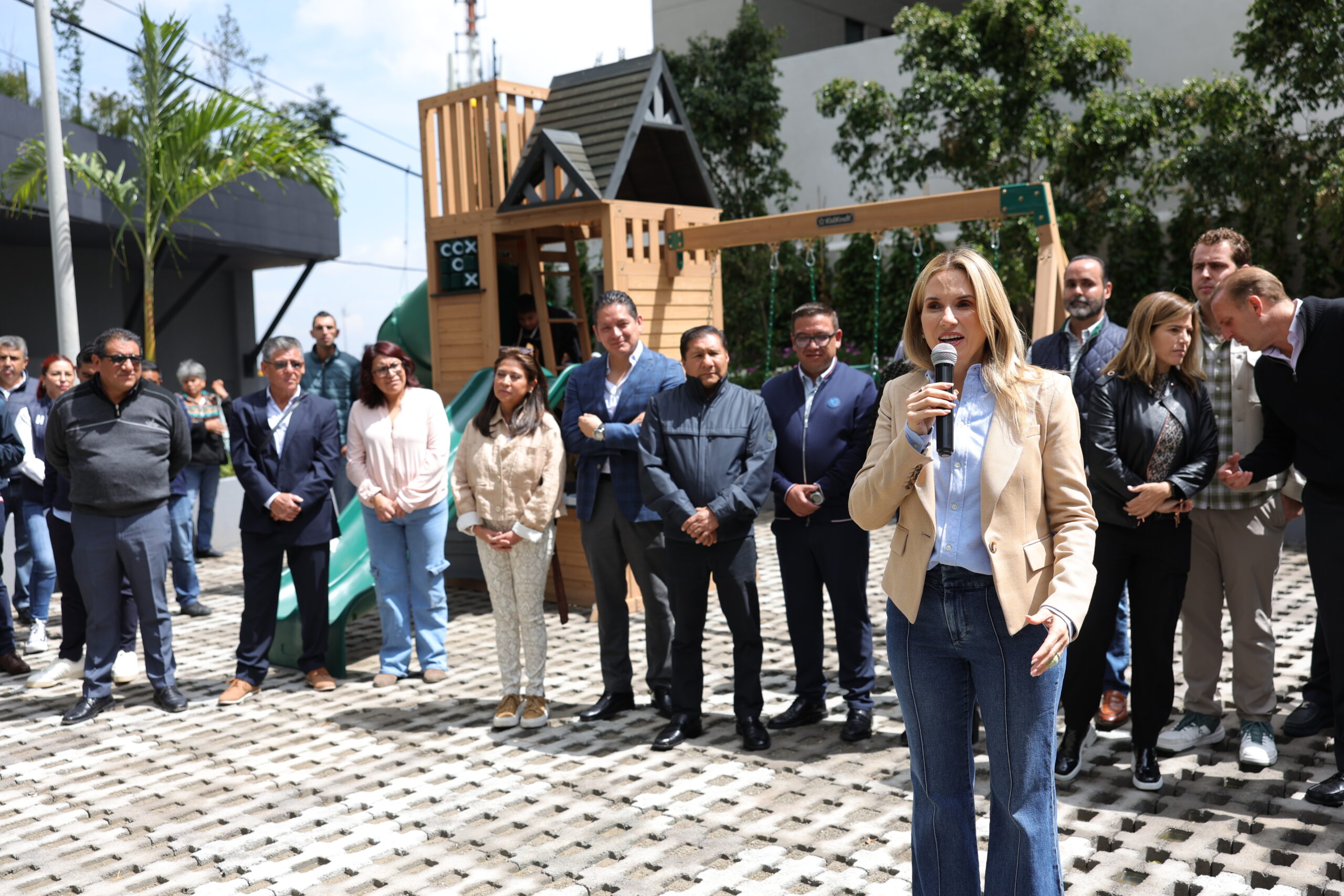 Romina Contreras inaugura parque en El Olivo