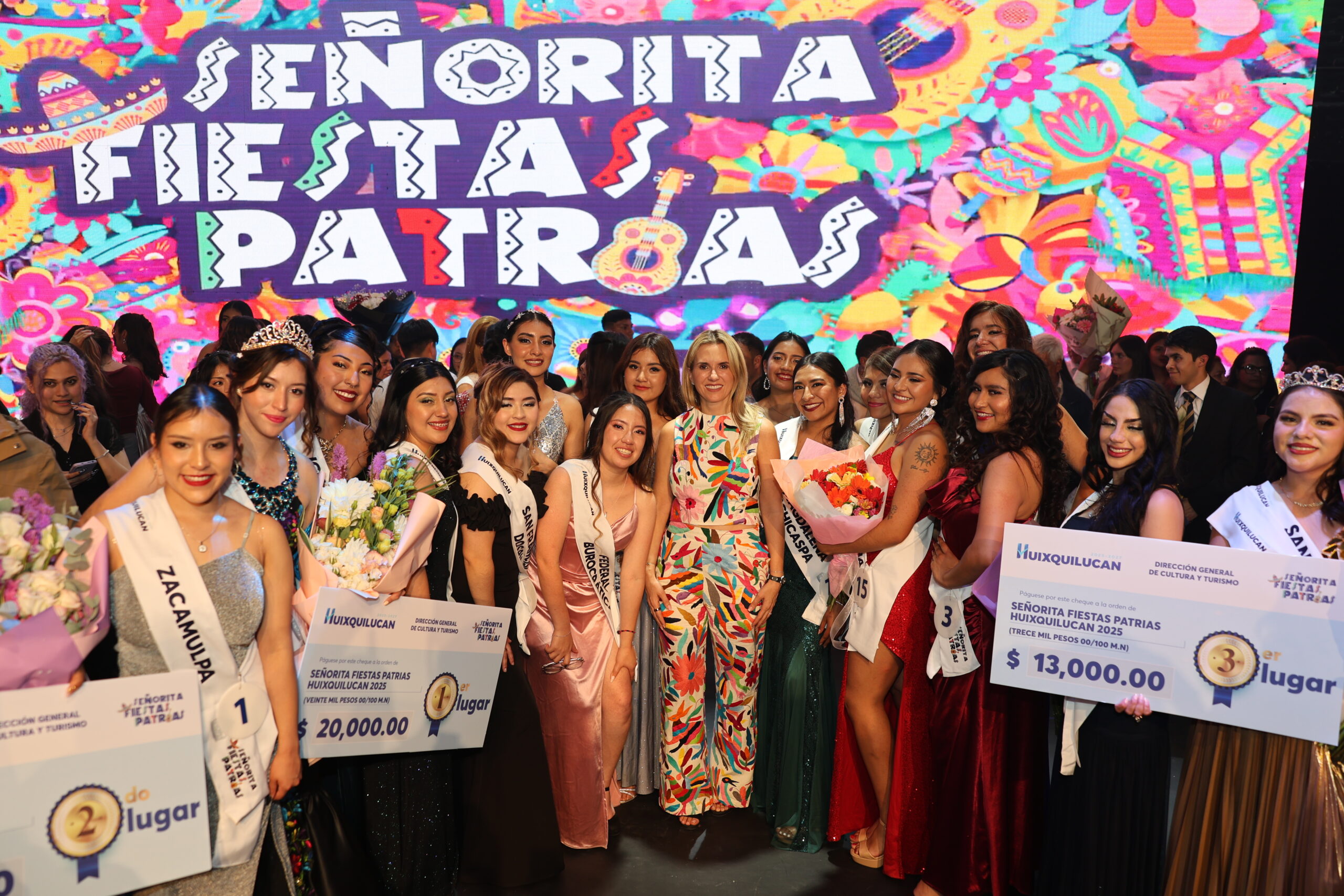 Ganadoras de Señorita Fiestas Patrias Huixquilucan con la presidenta Romina Contreras