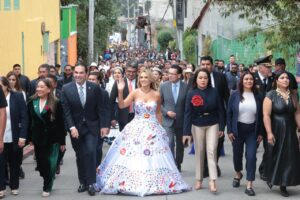 Alcaldesa de Huixquilucan, Romina Contreras Carrasco y senador Enrique Vargas encabezan desfile Patrio