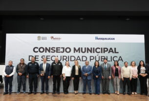 Alcaldesa Romina Contreras Carrasco entrega reconocimiento por asesorías a menores en Hiixquilucan