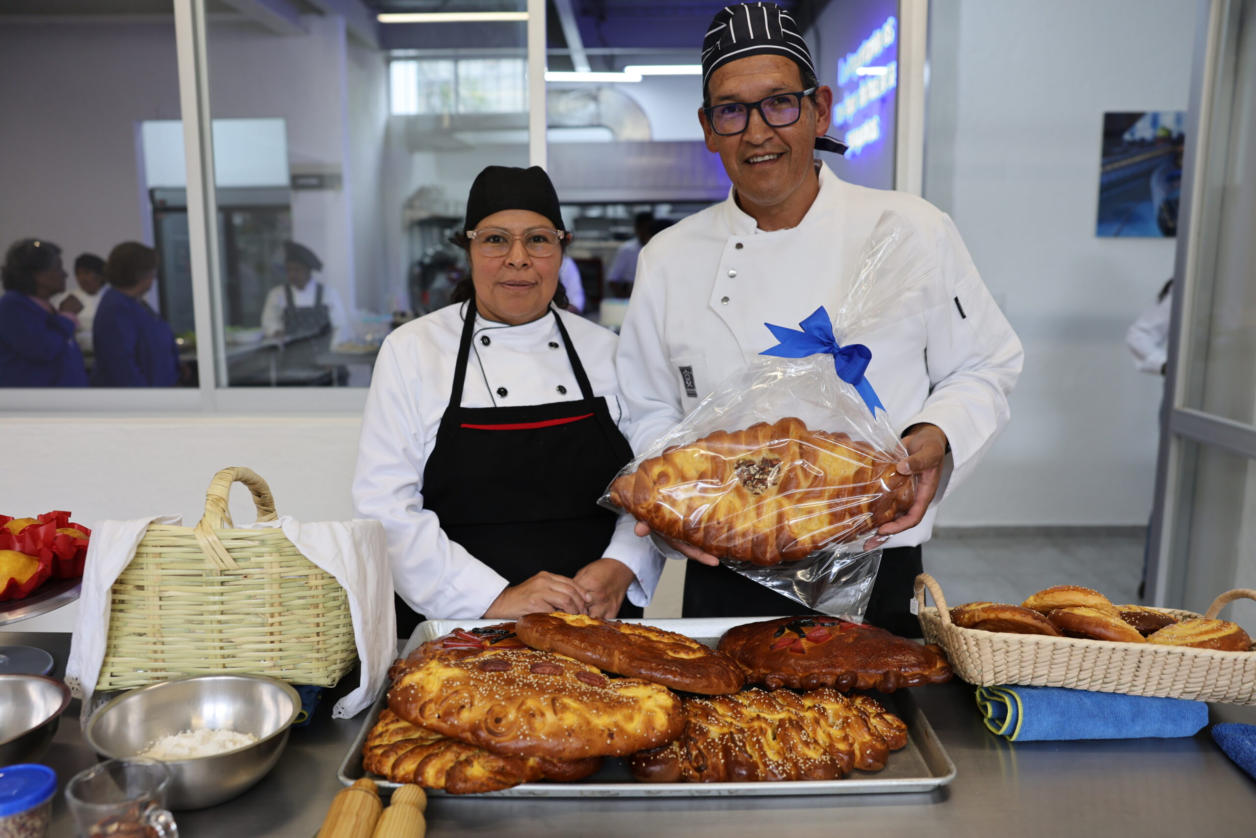Certifican oficios en Centro de Oficios de DIF Huixquilucan
