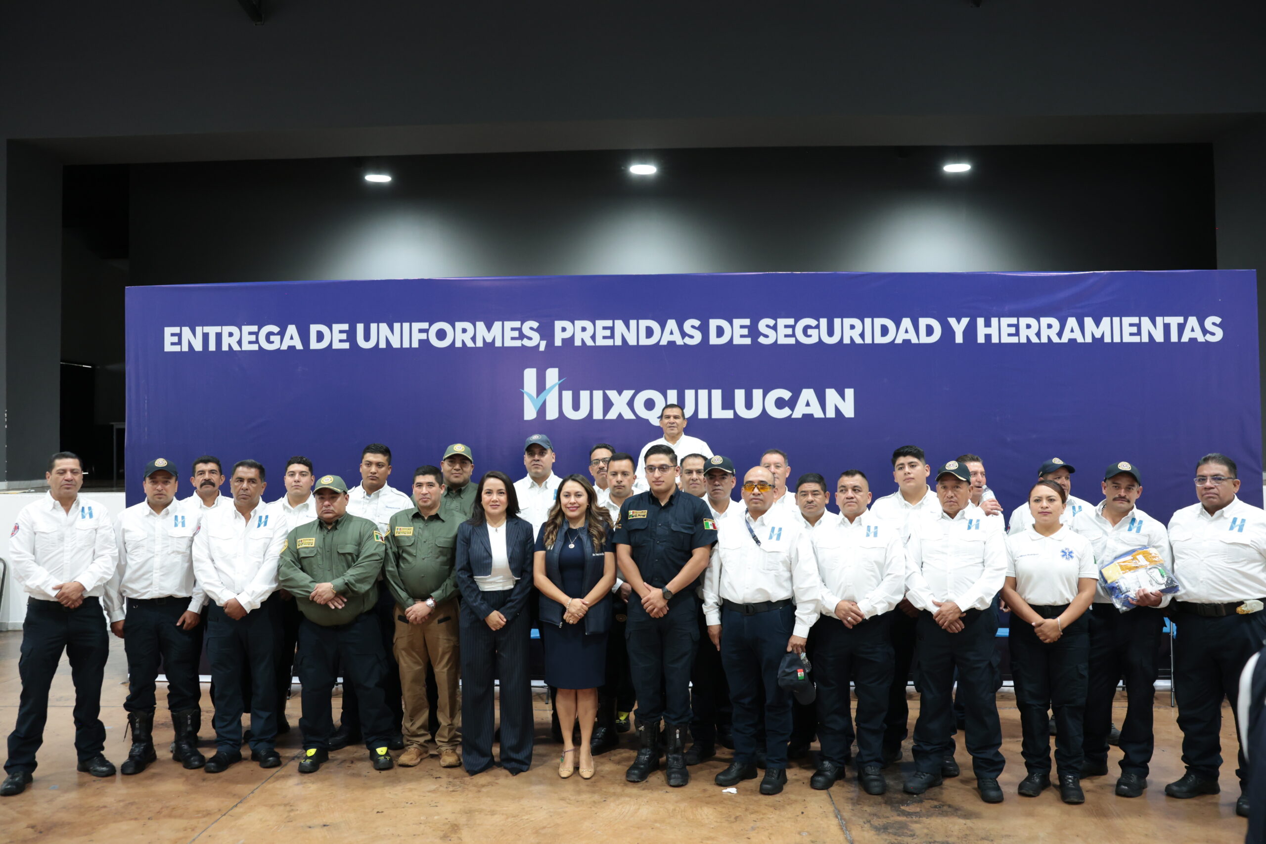 Entregan uniformes a trabajadores de Huixquilucan