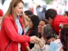 Cristina Ruiz Sandoval entrega sillas de ruedas y útiles escolares