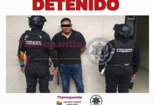 🔴BOLETÍN DE SEGURIDAD PÚBLICA TLALNEPANTLA DE BAZ No 47 24/09/2025 POLICÍA DE TLALNEPANTLA, SSEM Y SEDENA LIBERAR A JOVEN SECUESTRADO Y DETIENEN A TRES *El rescate de la víctima se realizó horas después de haberse cometido el plagio Tlalnepantla, Méx. Policías de la Comisaría General de Proximidad y Seguridad Ciudadana de Tlalnepantla, apoyados por elementos de la Secretaría de la Defensa Nacional (Sedena), FGJEM y de la Secretaría de Seguridad del Estado de México (SSEM), detuvieron a tres sujetos que habrían participado en el secuestro de un adolescente el pasado lunes en la colonia La Blanca. Durante el operativo que duró varias horas y que fue desplegado en las colonias San Isidro, La Blanca, Santa María Tlayacampa y Los Parajes, fue clausurada en la colonia La Blanca una “chelería” que al parecer está relacionada con el secuestro, y que era señalada por vecinos de la zona como un punto de venta de droga generadora de violencia. Cuando se realizaba el cierre del local un individuo arribó al lugar de manera muy violenta para amedrentar a las fuerzas municipales y de la Fiscalía General de Justicia del Estado de México (FGJEM), a quienes amenazó. En respuesta, los servidores públicos lo detuvieron y al realizarle una revisión le encontraron bolsas con hierba seca con características de la mariguana, así como un arma de fuego. La rápida y efectiva movilización de las fuerzas de seguridad de los tres niveles de gobierno fue factor sustancial para lograr la liberación del joven secuestrado -quien presentaba huellas de violencia-, y reintegrarlo a su núcleo familiar. Asimismo, tras aplicar Análisis Estratégico y Tecnologías Policiales por parte de la Comisaría de Tlalnepantla, se logró la detención de las tres personas relacionadas con este ilícito, quienes al momento de su detención, dos portaban armas y uno presunta dosis de droga. La liberación de la víctima y la detención de los presuntos delincuentes se realizó horas después de haberse cometido el plagio gracias a los trabajos de investigación de la Comisaría General de Proximidad y Seguridad Ciudadana de Tlalnepantla, y al apoyo de la Sedena, FGJEM y SSEM. La Comisaría de Tlalnepantla refrenda su compromiso con los ciudadanos de Tlalnepantla para velar por su seguridad, y continuar trabajando de manera coordinada con las fuerzas del orden de los gobiernos federal y del Estado de México.