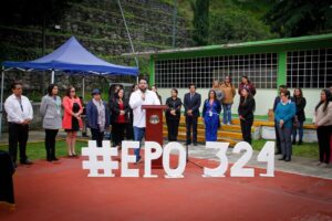 Isaac Montoya Márquez, alcalde de Naucalpan, en inicio de clases en prepa 324