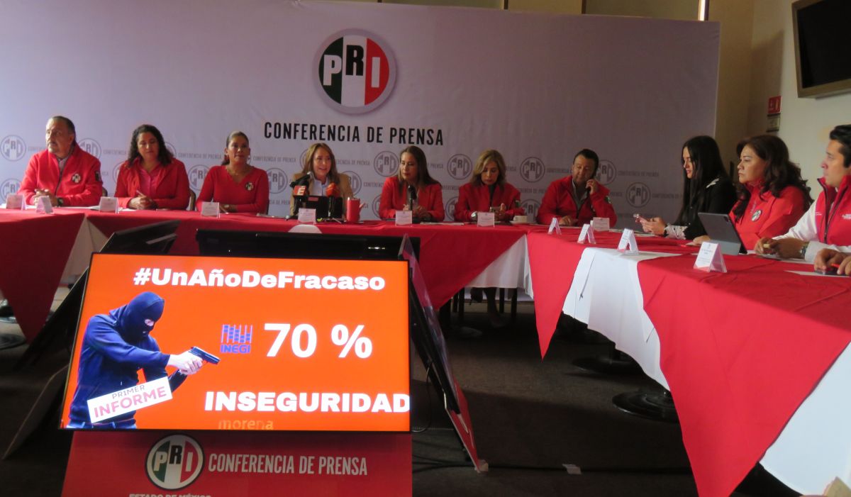Cristina Ruiz Sandoval dirigente de PRI Edomex en rueda de prensa