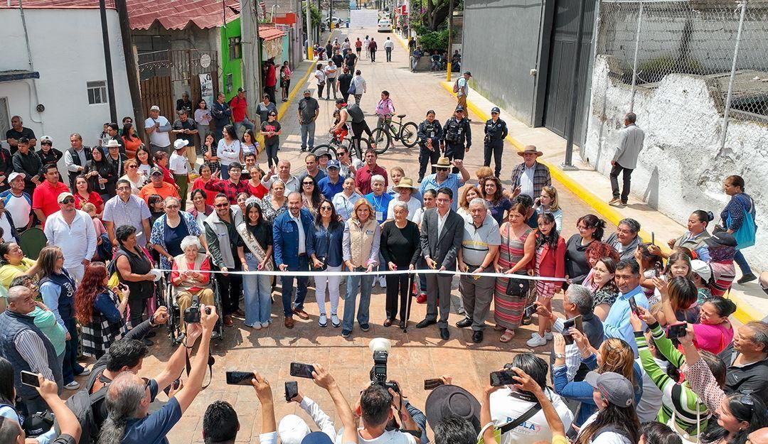 El gobierno de Atizapán inaugura calle repavimentada con concreto hidráulico
