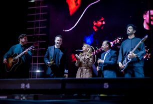 Reik recibe reconocimiento por participar en Festival Internacional de las Artes Atzán