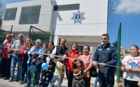 Ciudadanos, el alcalde de Atizapán de Zaragoza, Pedro Rodríguez y el Comisario de la Policía, Fabián Gómez Calcáneo inauguran módulo policial