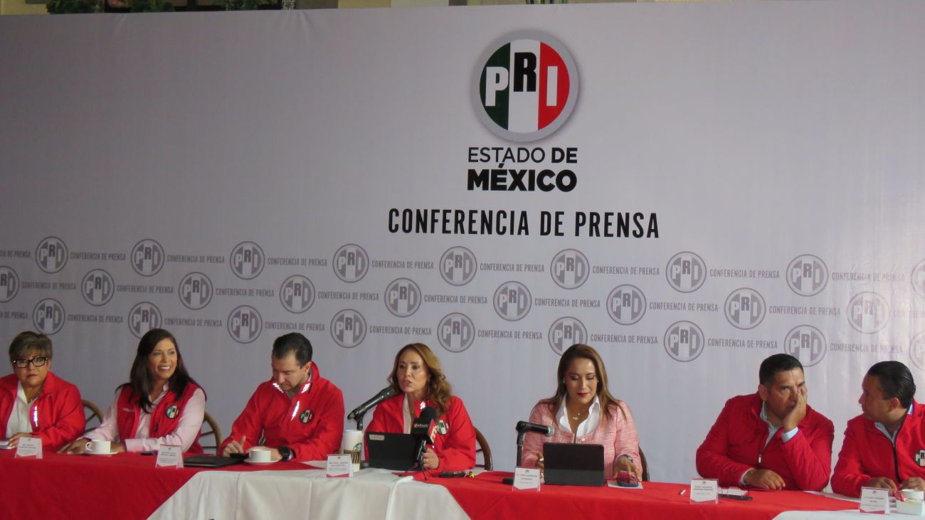 La dirigencia de PRI Edomex, Cristina Ruiz Sandoval en rueda de prensa en Tlalnepantla