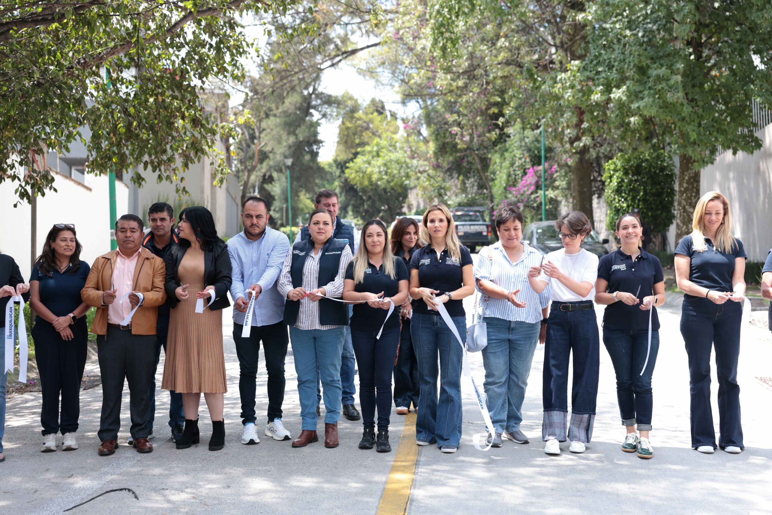 Representantes de colonos y Romina Contreras inauguran calle renovada