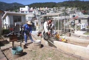 A punto dejan panteones en Huixquilucan