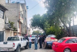 *Boletín de Seguridad Pública Tlalnepantla de Baz No. 51* Tlalnepantla de Baz, Estado de México – 02 de octubre de 2025 P EVENTO: Portación de arma de fuego Región: 04 Sector: 11 Alrededor de las 16:00 horas, durante un recorrido de seguridad en la Colonia La Blanca, un ciudadano solicitó apoyo a los elementos en servicio. La persona refirió que, al estacionar su camioneta Nissan Frontier color blanco, modelo 2014 con placas NCR-689-B, accidentalmente lastimó a un perro, lo que generó una discusión con un hombre que, en estado alterado, sacó un arma de fuego y realizó una detonación. De inmediato, los elementos acudieron al lugar señalado, donde el afectado identificó al presunto responsable. Tras realizarle una inspección preventiva, se le aseguró un arma de fuego tipo escuadra, color negro, marca Mendoza, modelo K-62-3, calibre .22 mm, con aproximadamente 30 cartuchos útiles, así como un cartucho percutido en la recámara. El sujeto fue asegurado conforme a protocolo y se le hicieron saber sus derechos de ley, para posteriormente ser presentado ante la Fiscalía General de Justicia del Estado de México, sede Tlalnepantla de Baz, donde se determinará su situación jurídica. La Comisaría General de Seguridad y Proximidad Ciudadana de Tlalnepantla reitera su compromiso con la construcción de la paz y la restauración del tejido social.