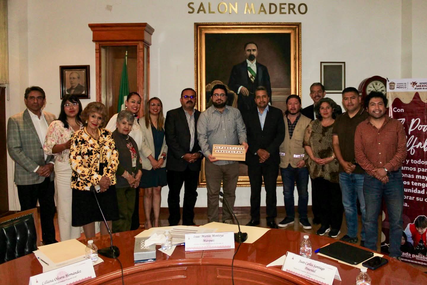 El alcalde de Naucalpan, Isaac Montoya, y su compromiso por la educación