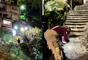 Elementos de Protección Civil y Bomberos atienden deslave en Naucalpan