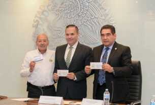 Director de PC, Héctor Elorriaga y el secretario del Ayuntamiento, Edmundo Ranero Barrera