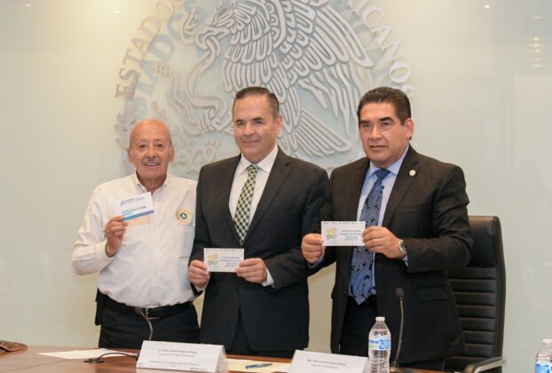 Director de PC, Héctor Elorriaga y el secretario del Ayuntamiento, Edmundo Ranero Barrera