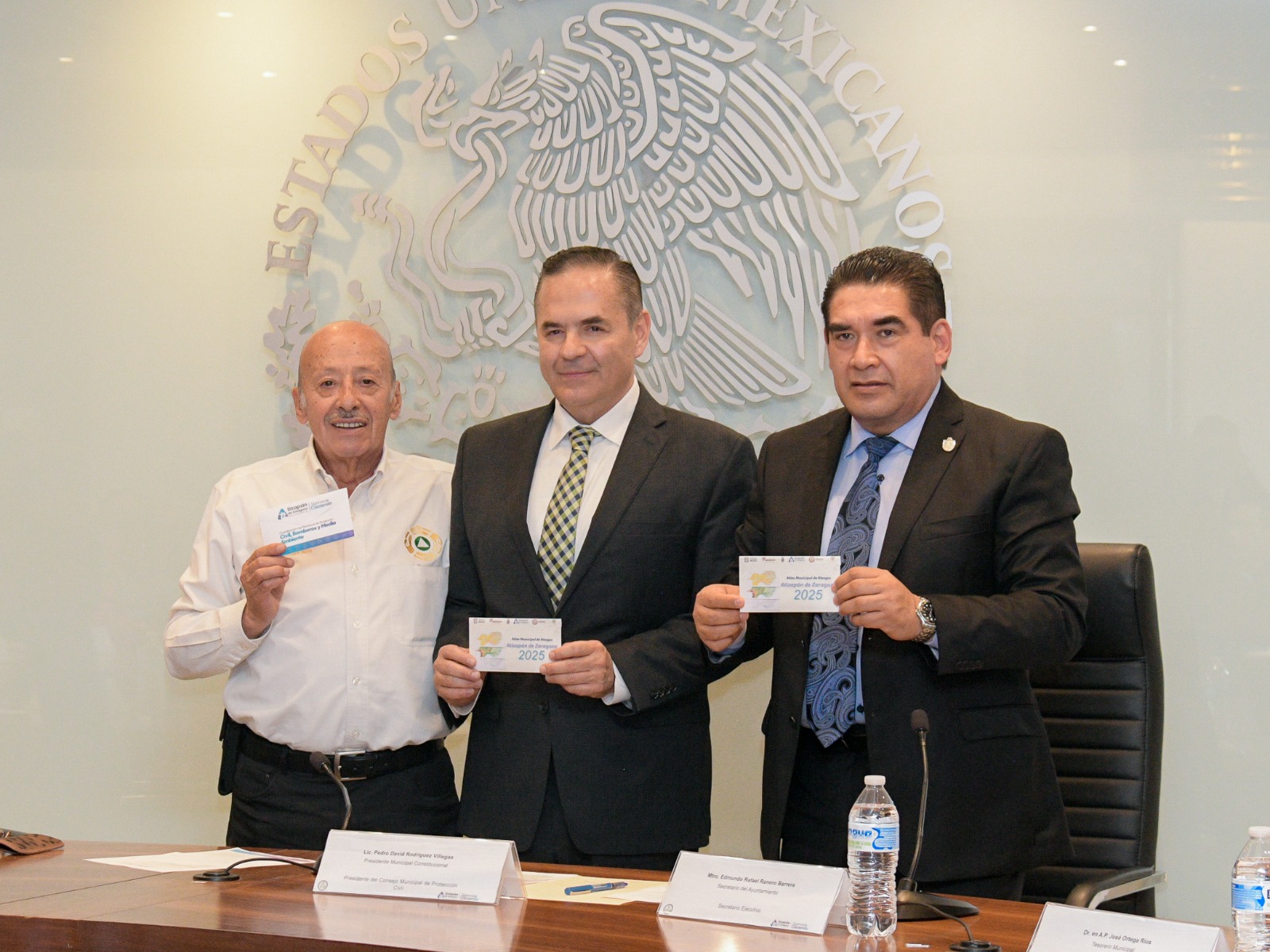 Director de PC, Héctor Elorriaga y el secretario del Ayuntamiento, Edmundo Ranero Barrera