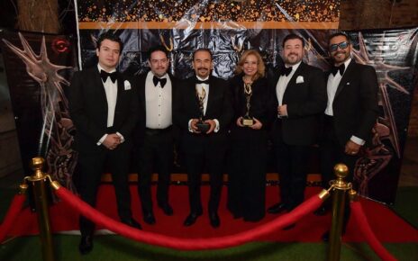 Pedro Rodríguez, alcalde de Atizapán de Zaragoza y Paty Arévalo, DIF Atizapán reciben Palmas de Oro