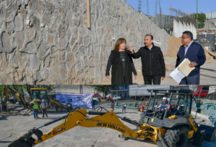 En beneficio de jóvenes, el alcalde de Atizapán de Zaragoza supervisa construcción de muro y techo en cancha deportiva