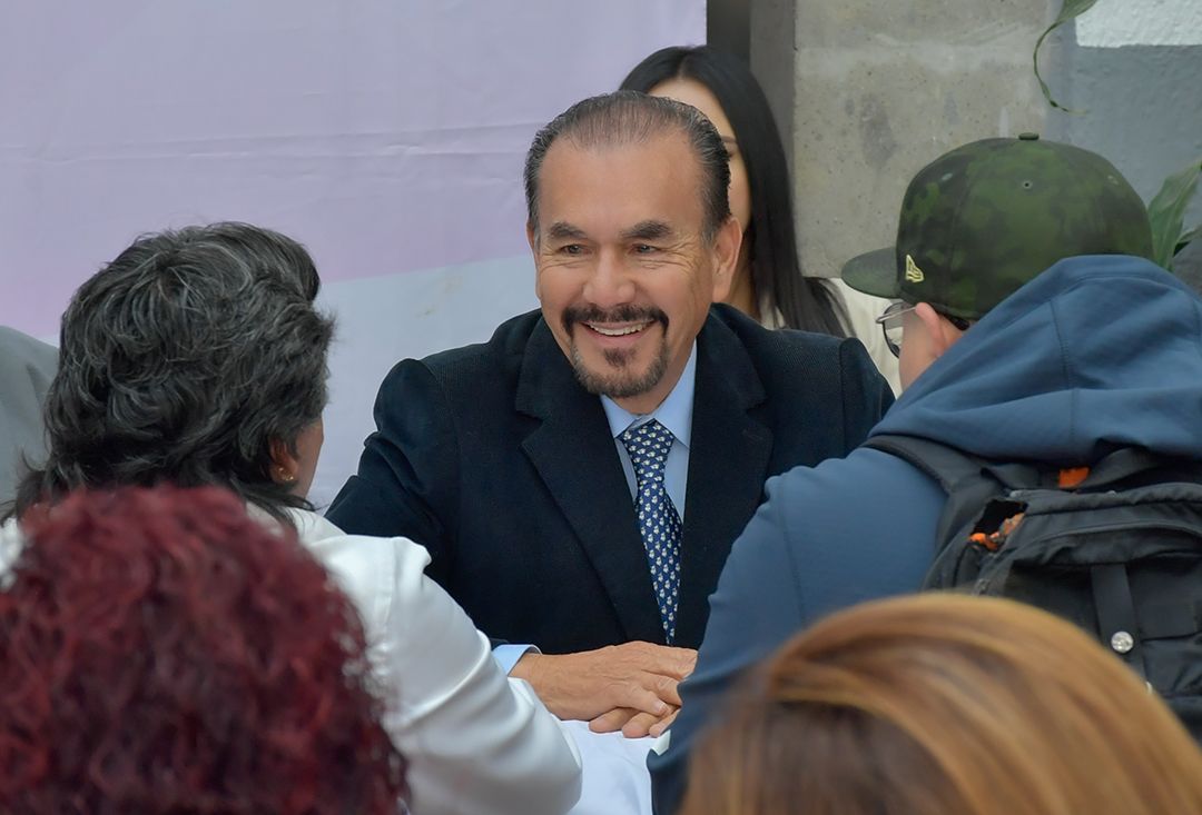 Alcalde de Atizapán de Zaragoza, Pedro Rodríguez Villegas y funcionarios atendieron en Miércoles Ciudadano