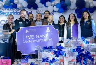 Uno de los cuatro afortunados policías con autos rifados por Gobierno de Atizapán de Zaragoza