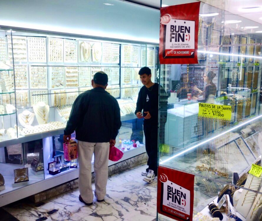 Comercio de la Ciudad de México reparó negocios afectados por 2 de octubre