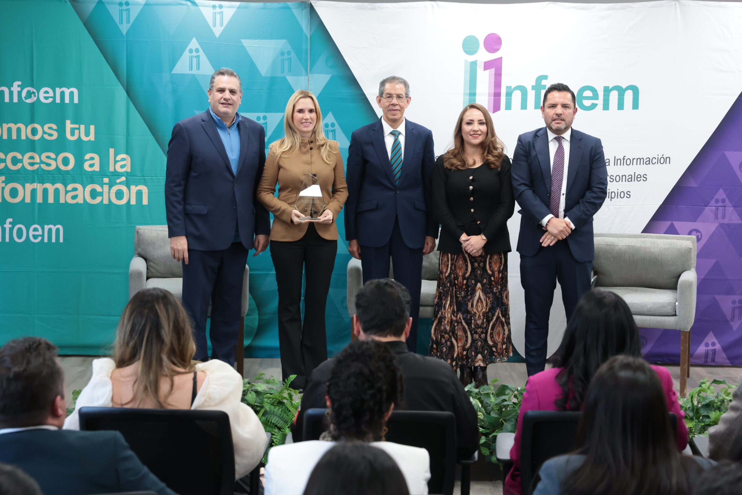 Reconocen a organismo de agua de Huixquilucan por transparencia