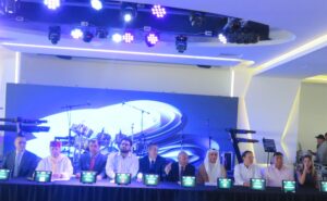 Reunión entre empresarios de ASECEM, que dirige Raúl Chaparro, el alcalde de Naucalpan, Isaac Montoya, embajadores y autoridades de estatales y de Tlalnepantla