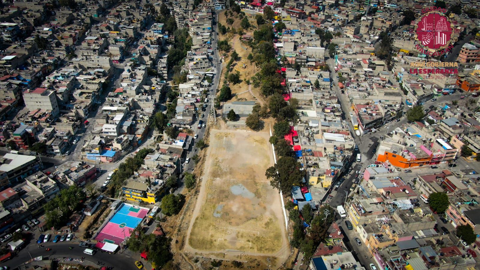Parque La mujer, Naucalpan, recién rescatado con el retiro de basura, instalación de alumbrado y pintado de canch