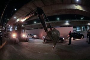 Gobierno de Naucalpan inicia trabajos en lateral del Periférico para retirar asfalto donde colocará concreto hidráulico