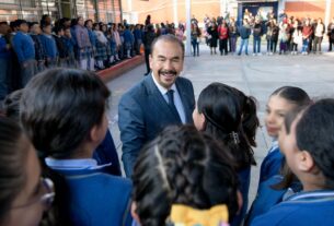 Al menos 12 aulas digitales entregó el alcalde de Atizapán de Zaragoza, Pedro Rodríguez