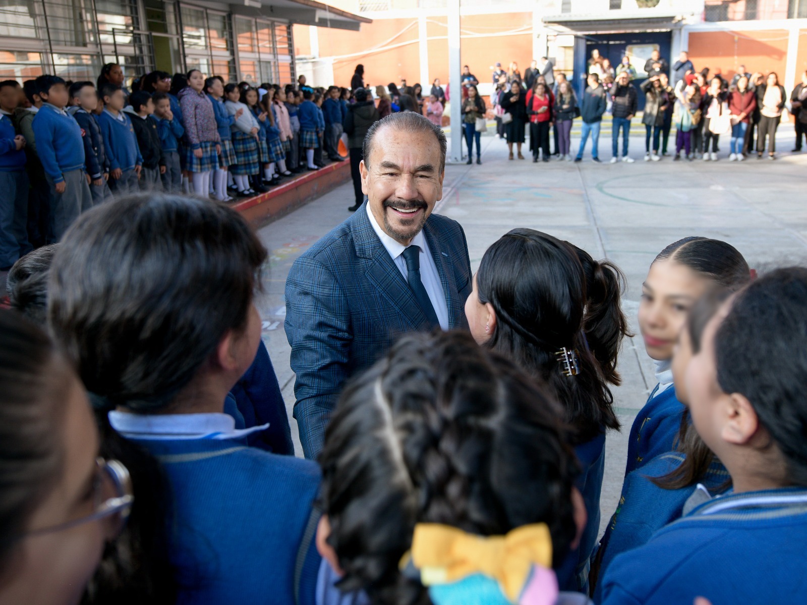Al menos 12 aulas digitales entregó el alcalde de Atizapán de Zaragoza, Pedro Rodríguez