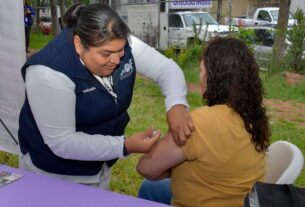 Aplican vacunas en Atizapán de Zaragoza