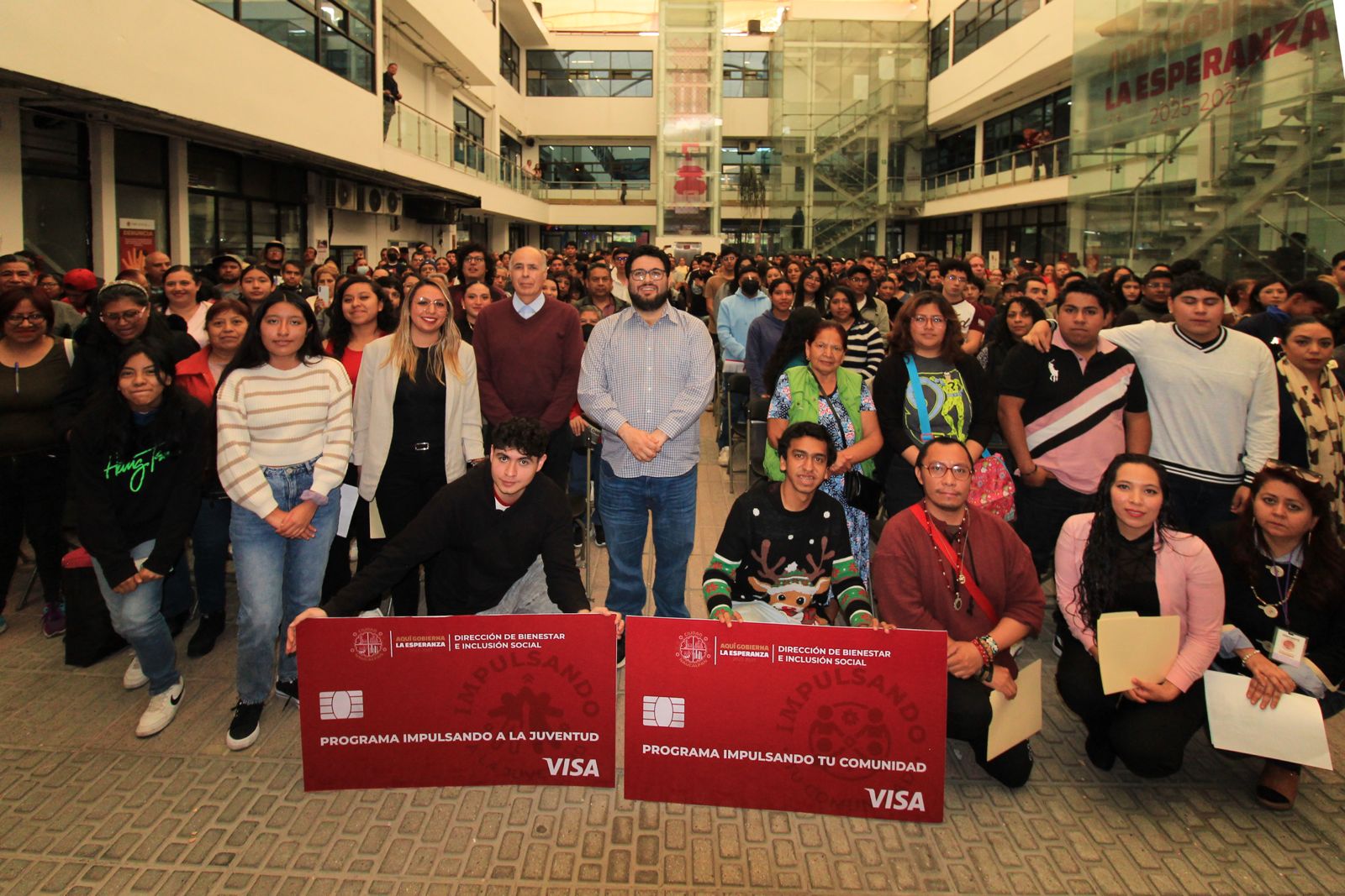 Estudiantes, profesionales de la cultura, y trabajadores comunitarios reciben apoyo de gobierno de Naucalpan, Isaac Montoya Márquez