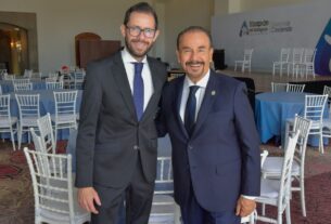 Rodrigo Sánchez de la Peña, titular de SIPINNA y el alcalde Pedro Rodríguez Villegas