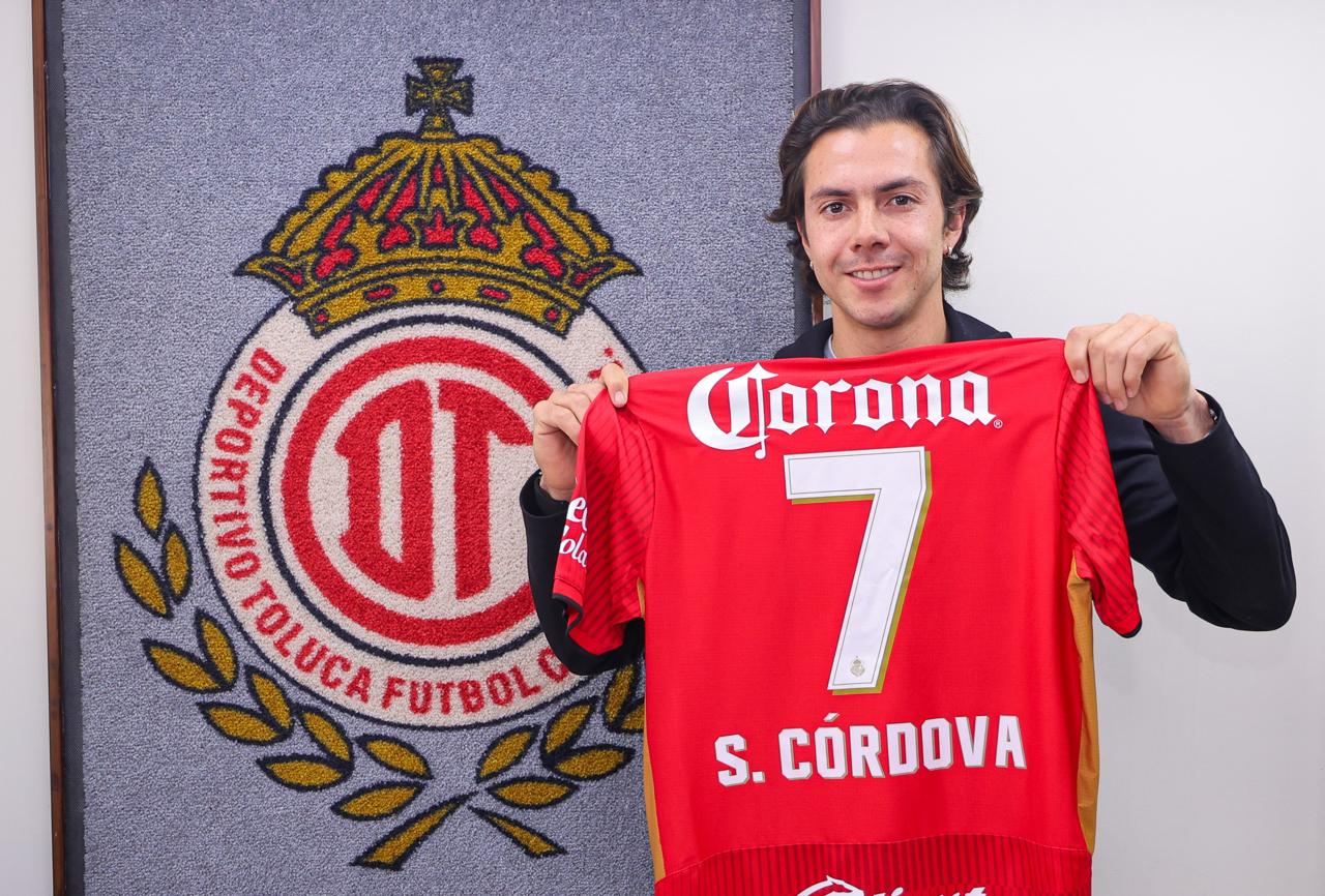 Sebastián Córdova con el número 7 que portará el Toluca