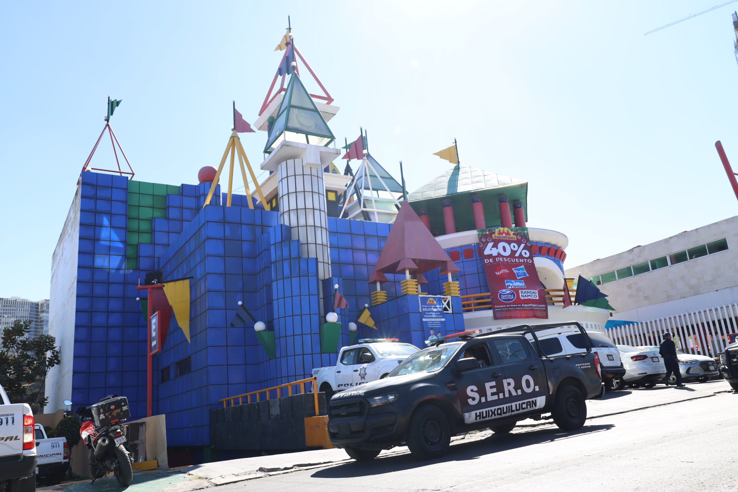 Policías vigilan el paso de los Reyes Magos en Huixquilucan