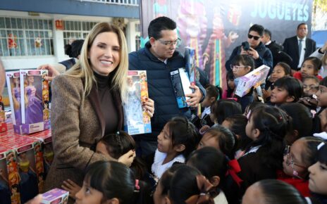 Romina Contreras termina reparto de juguetes de Reyes Magos