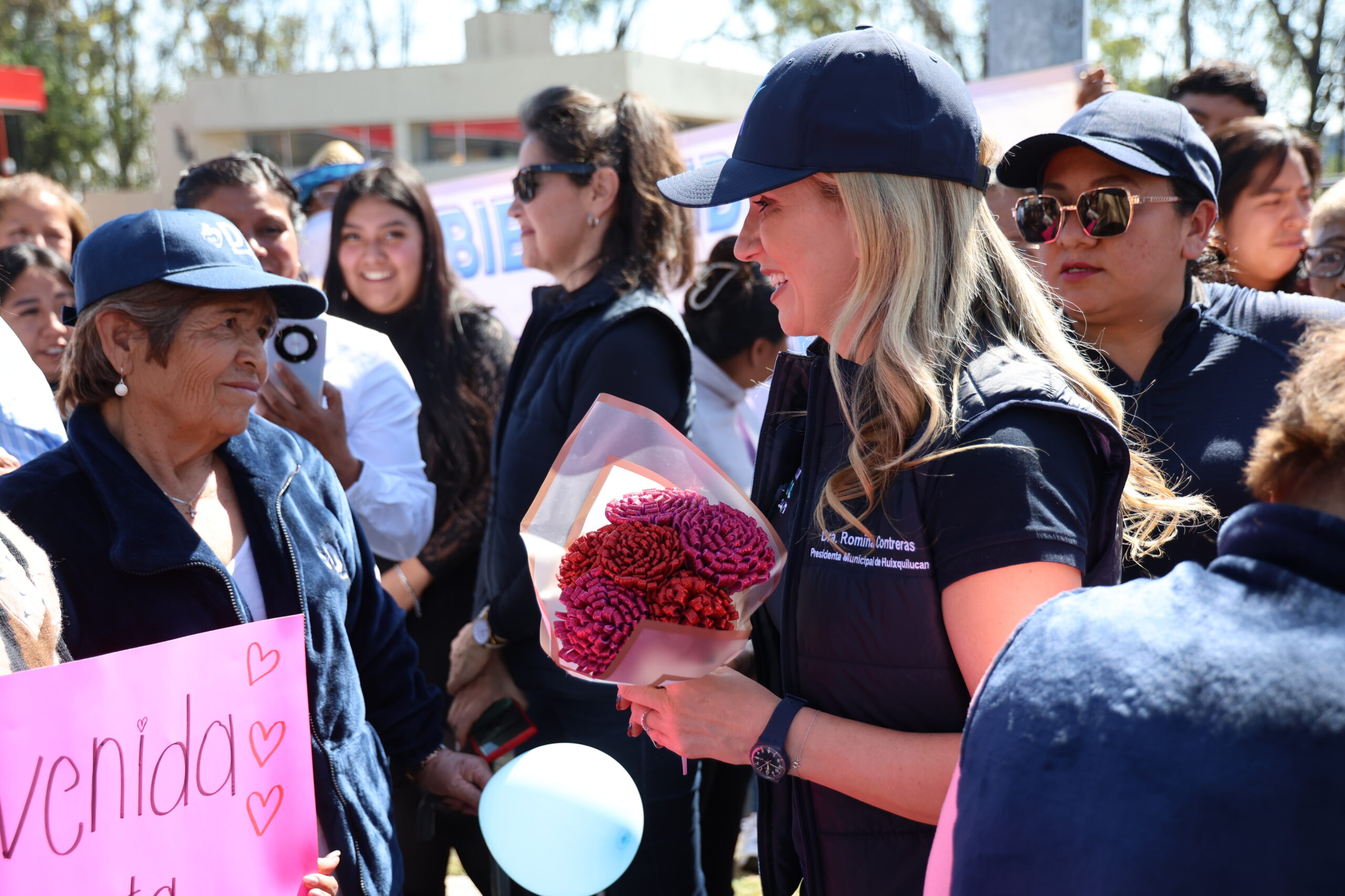 Romina Contreras en la colonia Federal Burocrática con el programa “Huixquilucan Contigo 24/7”