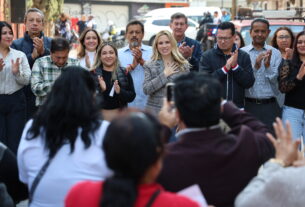La alcaldesa de Huixquilucan, Romina Contreras, entrega calle repavimentada en Zona Popular