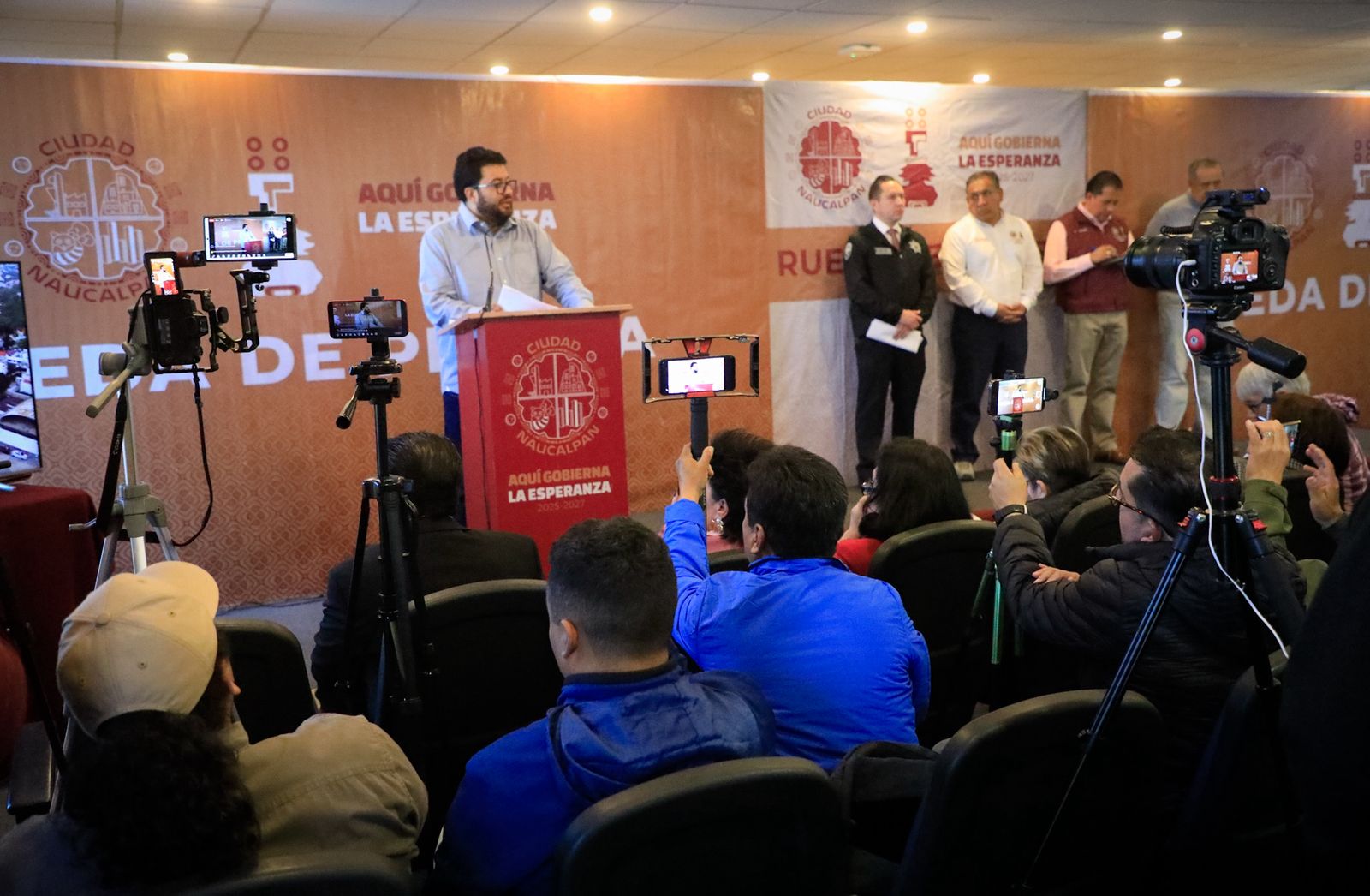 El presidente municipal de Naucalpan, Isaac Montoya Márquez, anuncia los proyectos para este año