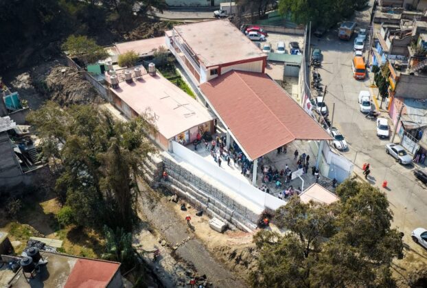 A orillas del río la escuela secundaria rescatada en Naucalpan