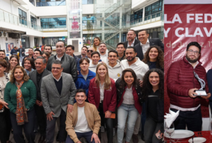 Clavadistas olímpicos con el alcalde de Naucalpan, Isaac Montoya, como Fernando Platas, Romel Pacheco, Marijose Alcalá