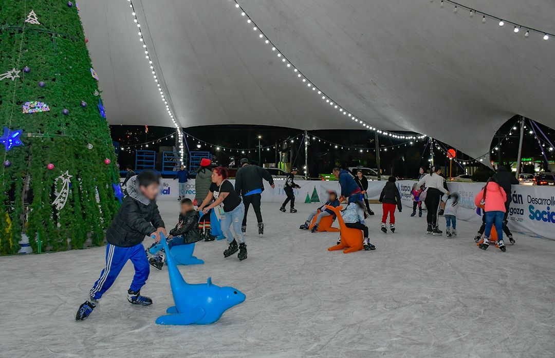 La Villa Navideña con pista de hielo y circo sobre hielo fue la delicia de familias en Atizapán de Zaragoza