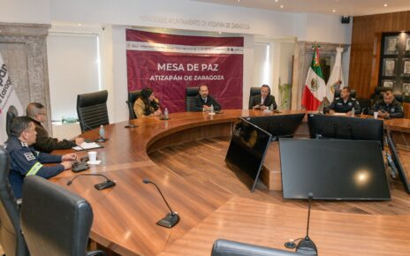 El presidente de Atizapán de Zaragoza, Pedro Rodríguez Villegas en la mesa por la paz