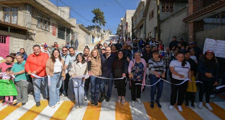 Cuatro calles repavimentadas entregó el alcalde de Atizapán de Zaragoza, Pedro Rodríguez Villegas