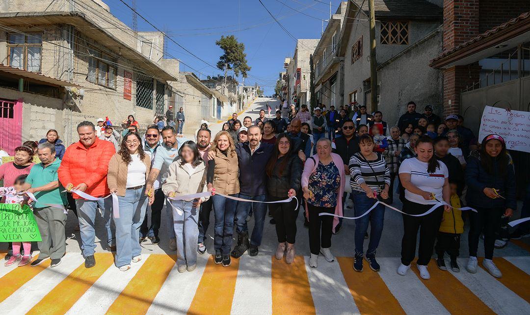 Cuatro calles repavimentadas entregó el alcalde de Atizapán de Zaragoza, Pedro Rodríguez Villegas