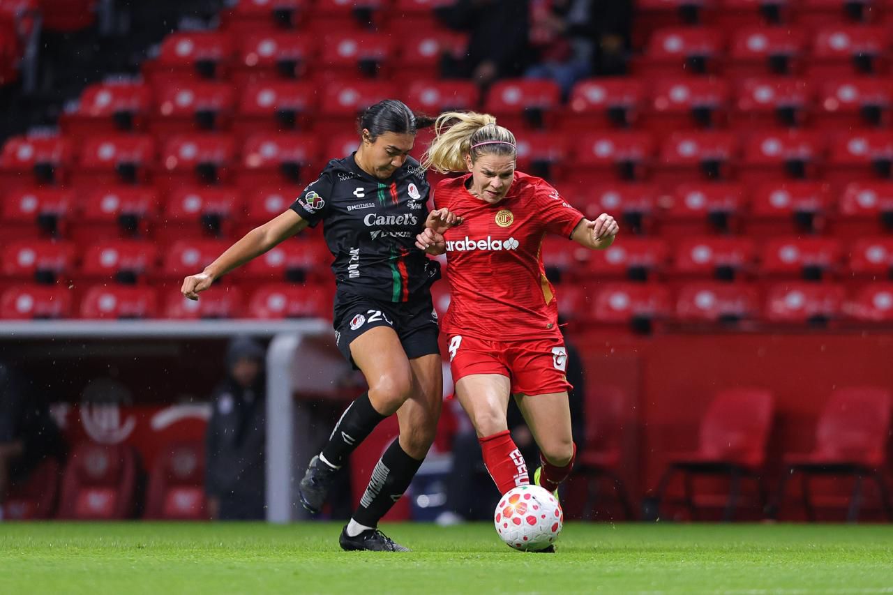 La francesa Eugenie Le Sommer sumana ocho goles en la temporada y va por el título