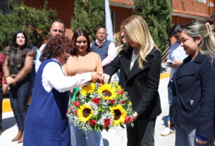 Romina Contreras recibe agradecimiento por repavimentación de calle